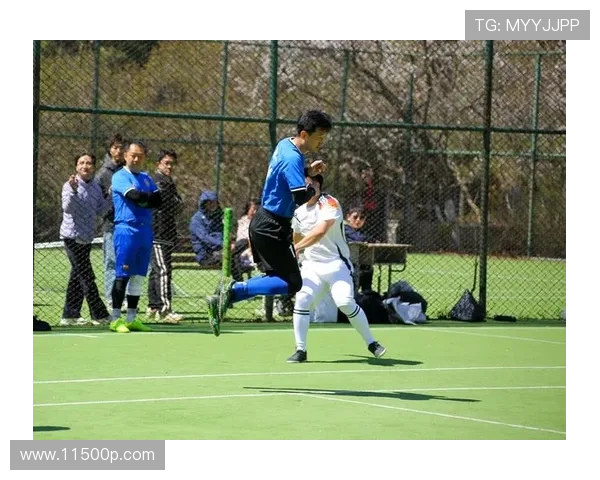 杭州足球队的默契配合与战术分析探讨